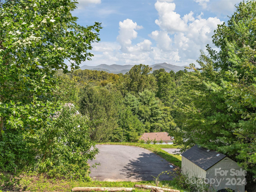 33 Goose Creek Rd Swannanoa, NC 28778