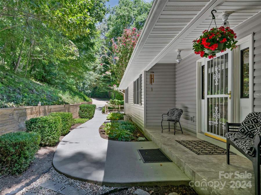 11 Cedar Summit Rd Asheville, NC 28803