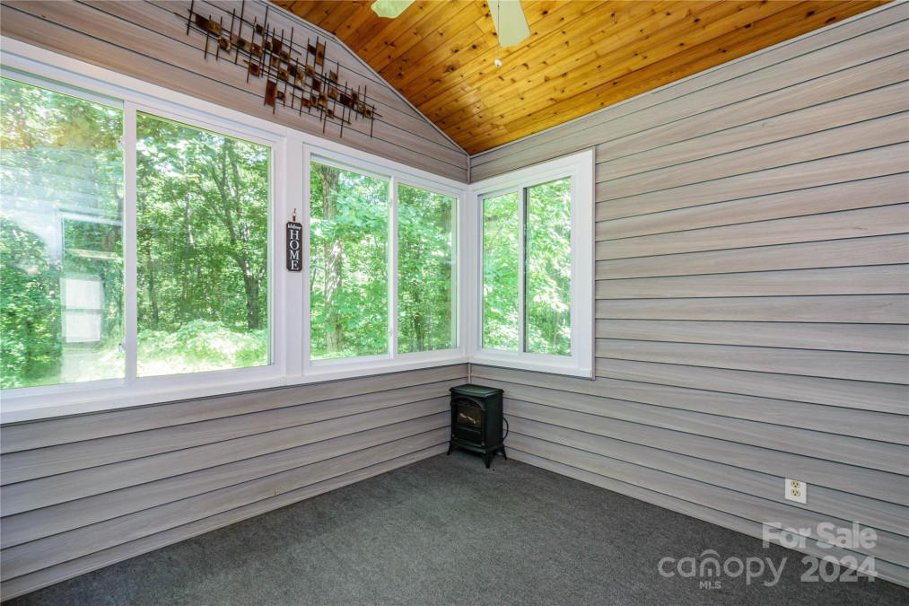 81 Carpenters Ln Tryon, NC 28782