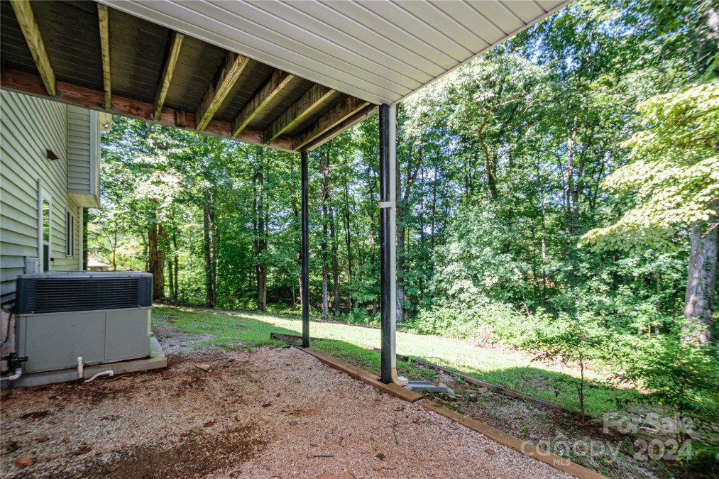 81 Carpenters Ln Tryon, NC 28782