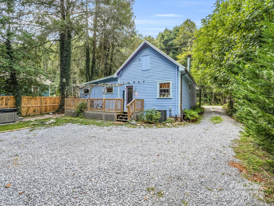 2622 Greenville Hw Flat Rock, NC 28731