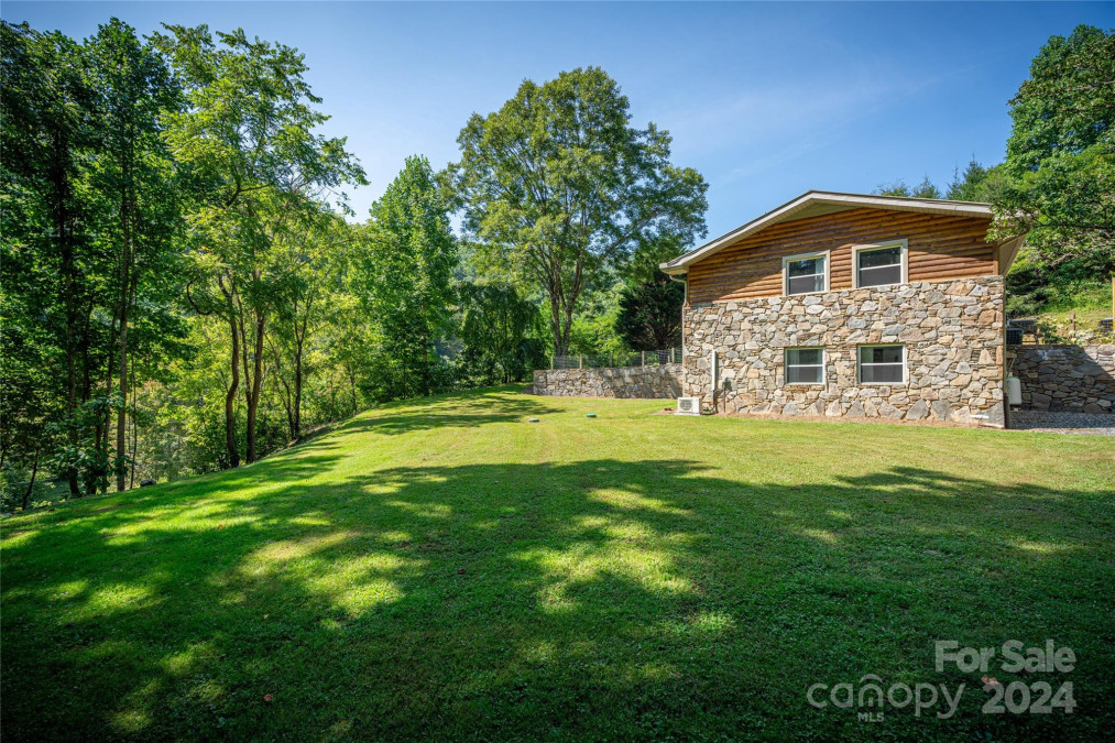 18 Upper Walnut Creek Rd Marshall, NC 28753