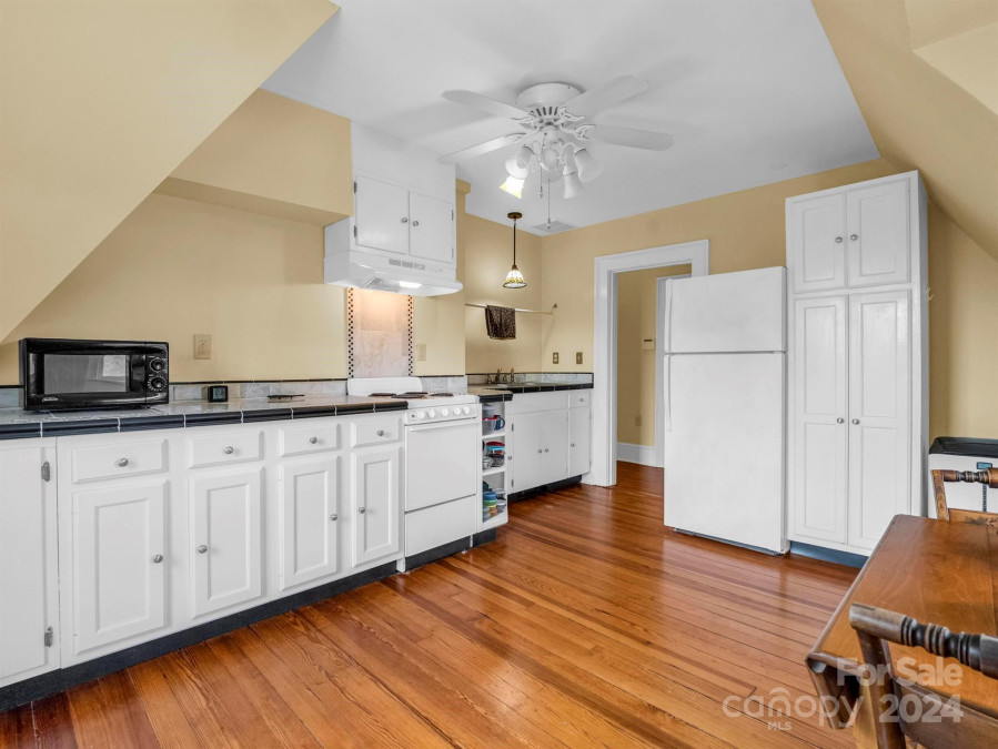 322 Killarney St Hendersonville, NC 28792