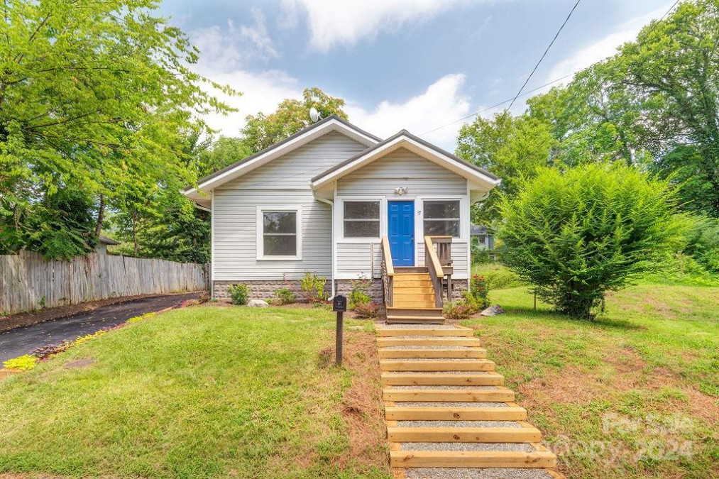 17 Dundee St Asheville, NC 28801