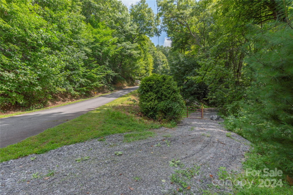 235 Timucua Trl Waynesville, NC 28786