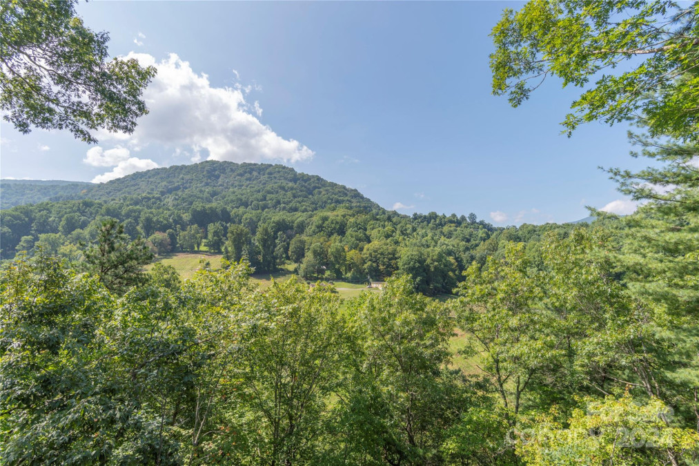 235 Timucua Trl Waynesville, NC 28786