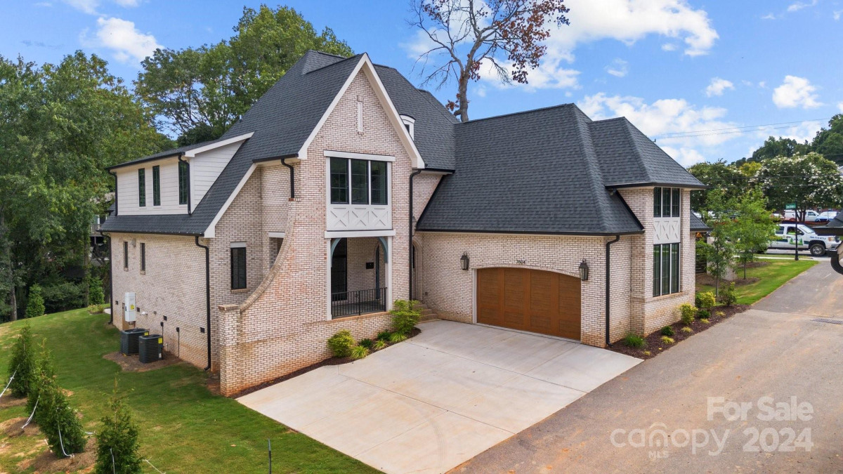 7004 Chateau Bordeaux Ln Charlotte, NC 28270