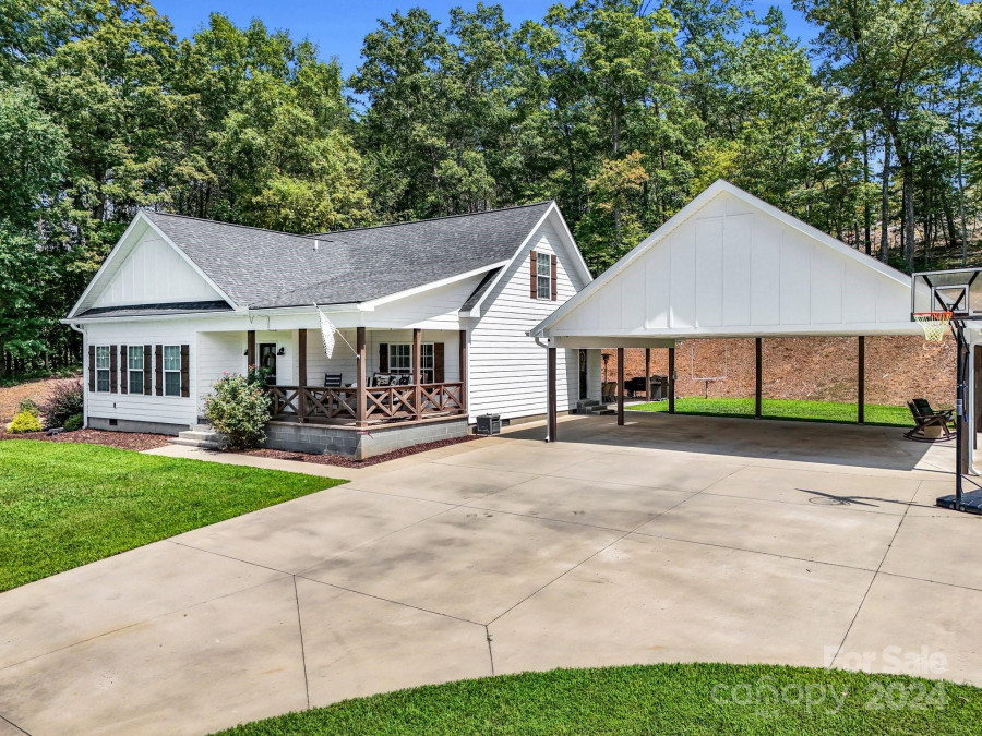 194 Lyles Pond Rd Tryon, NC 28139