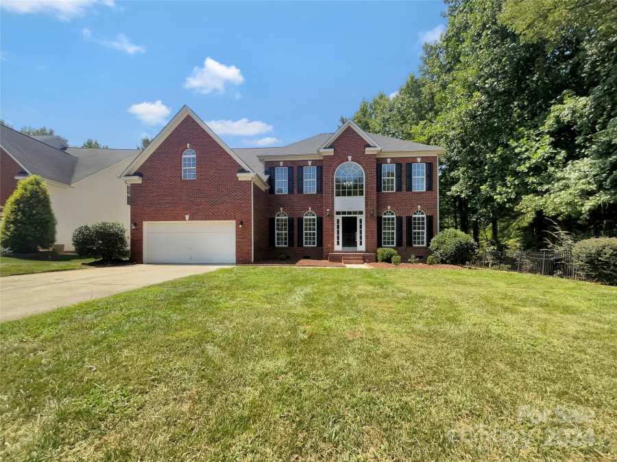 1214 Cochrane Woods Ln Matthews, NC 28105