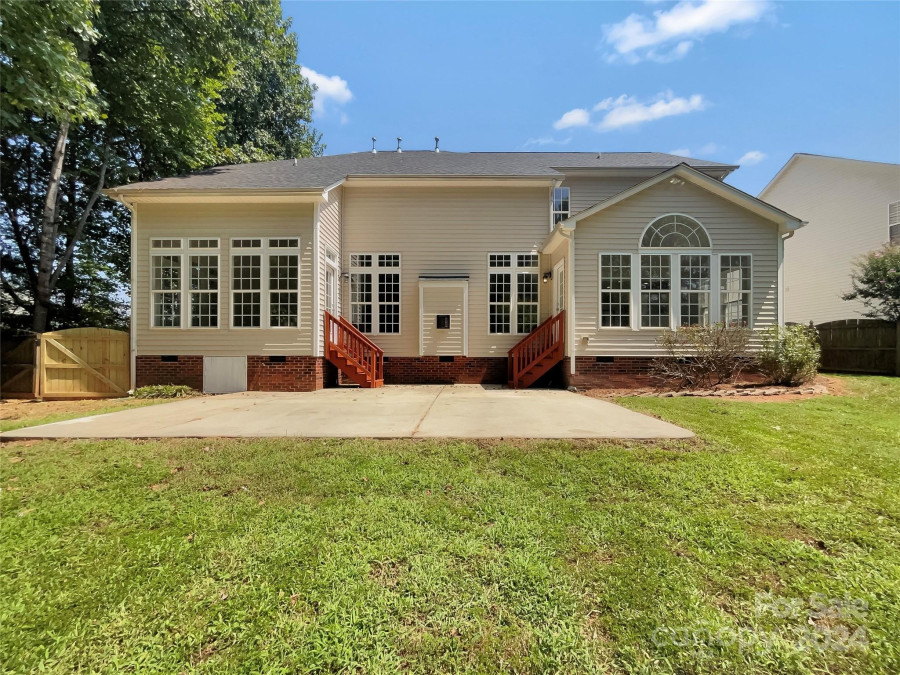 1214 Cochrane Woods Ln Matthews, NC 28105