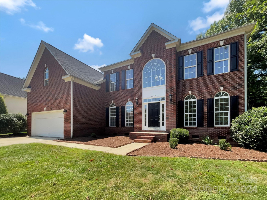 1214 Cochrane Woods Ln Matthews, NC 28105