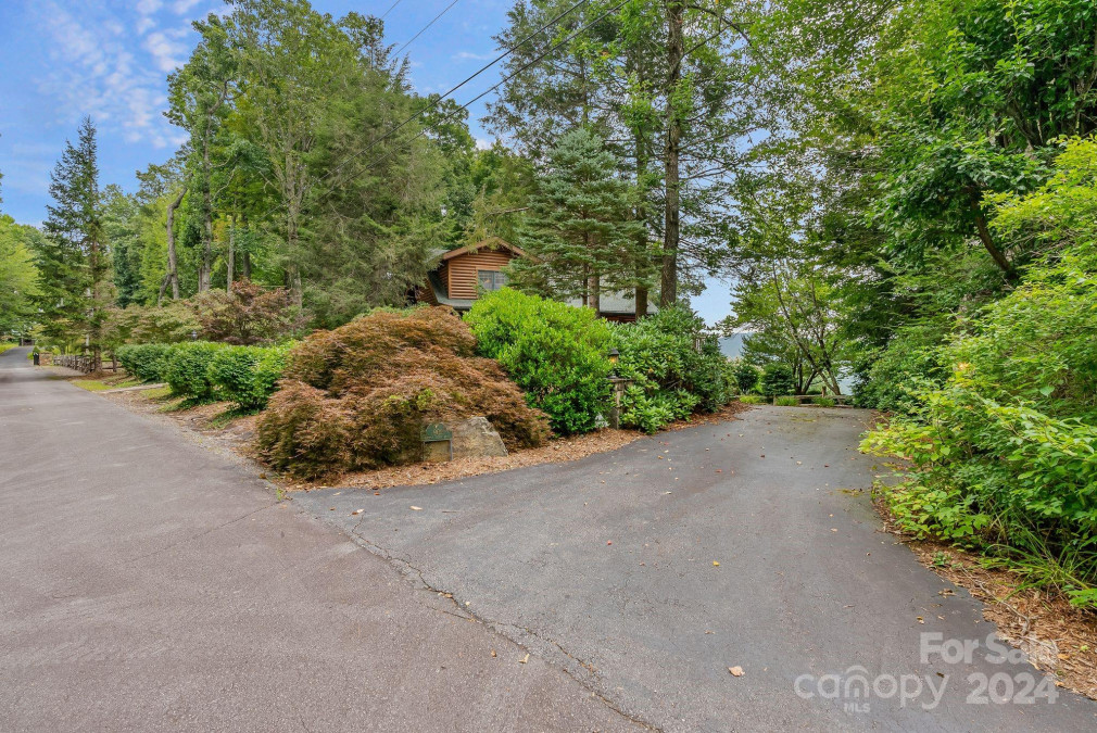 90 Forest Ridge Rd Burnsville, NC 28714