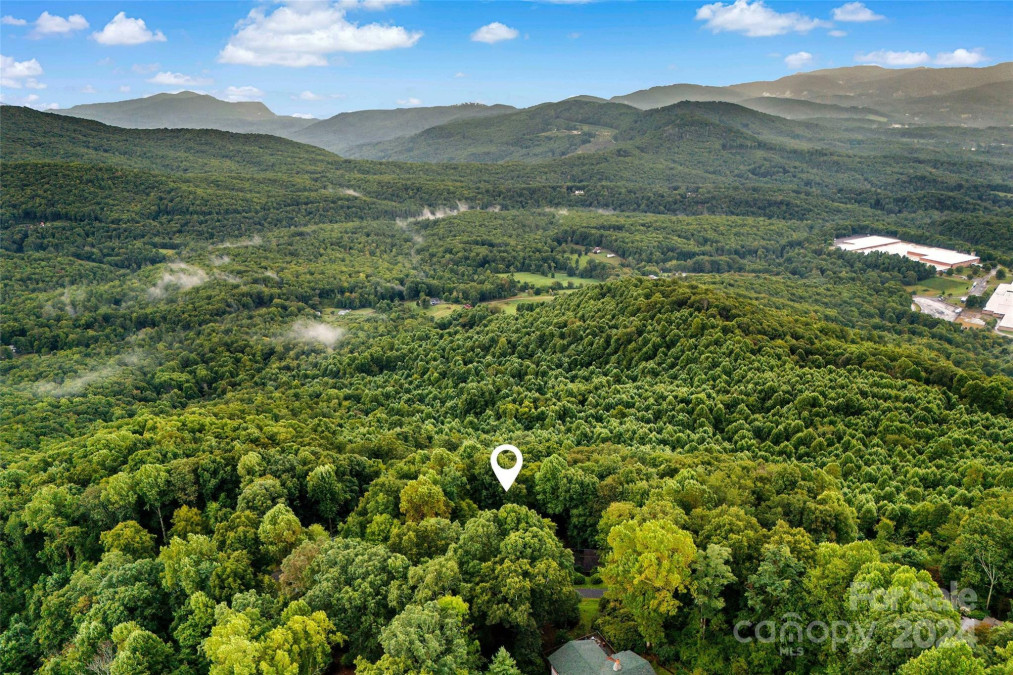 1297 Wipprecht Dr Spruce Pine, NC 28777