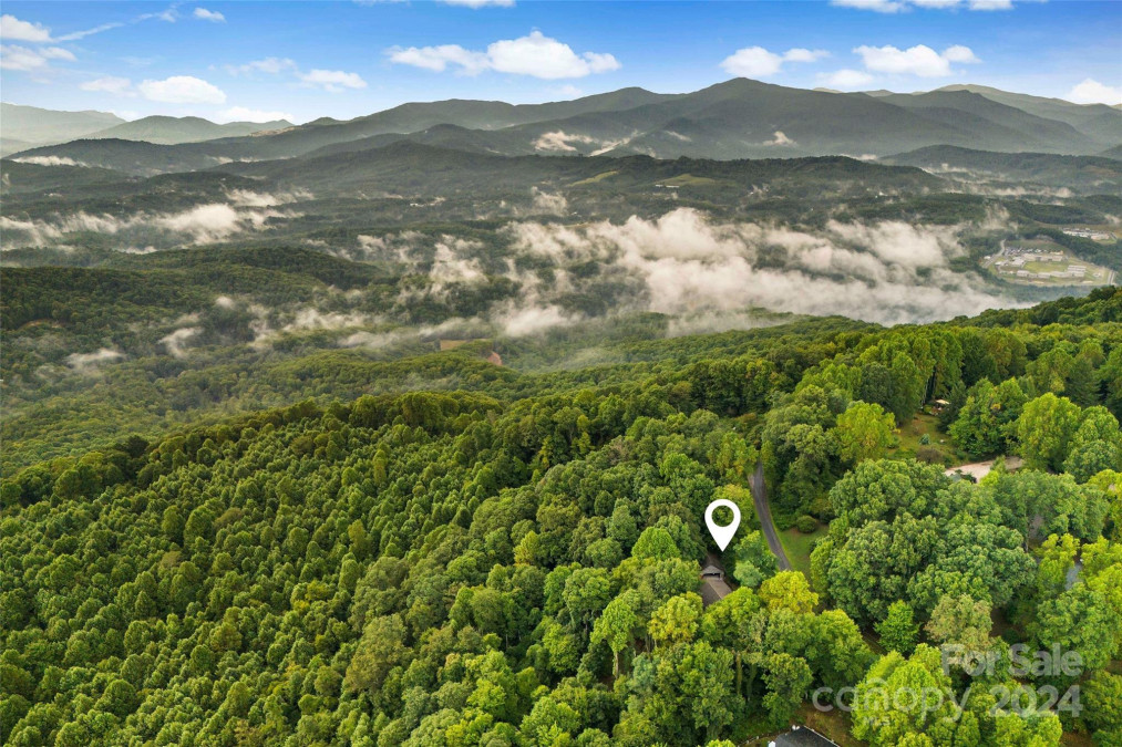 1297 Wipprecht Dr Spruce Pine, NC 28777