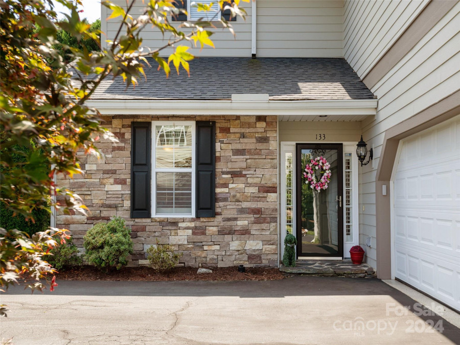 133 Towne Place Dr Hendersonville, NC 28792