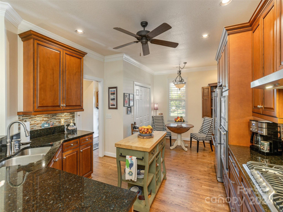 133 Towne Place Dr Hendersonville, NC 28792