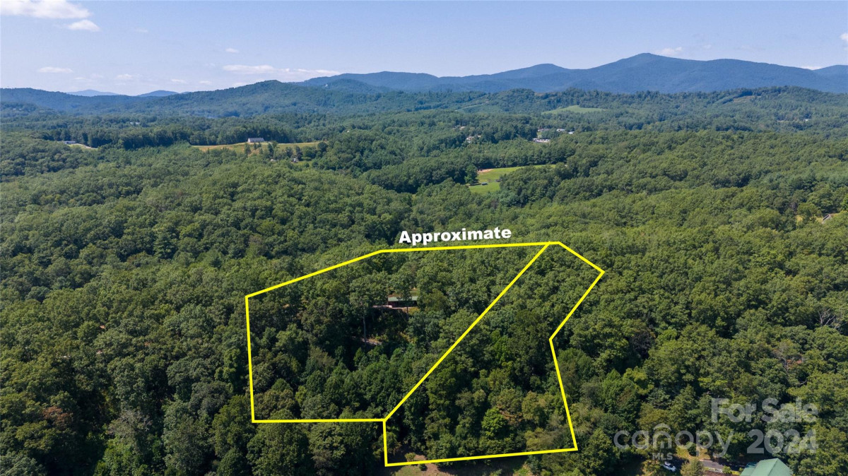 232 Franklin Crest Rd Spruce Pine, NC 28777