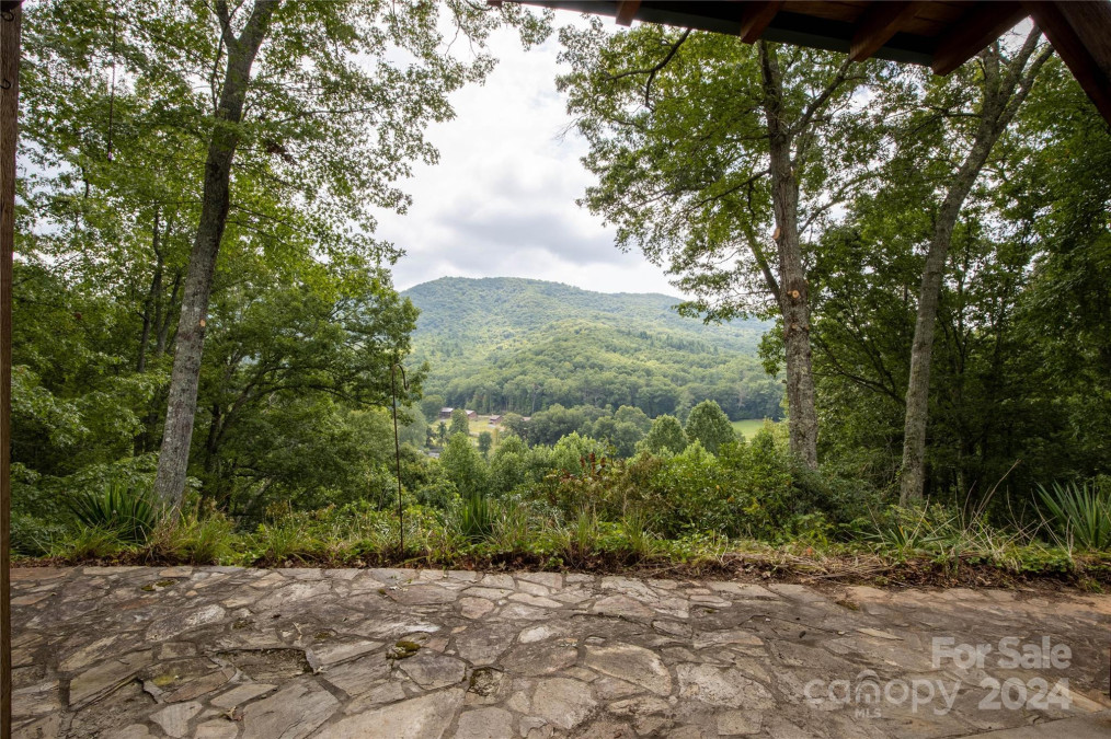 232 Franklin Crest Rd Spruce Pine, NC 28777