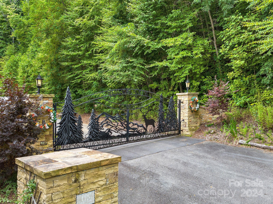 115 Loafer Ln Waynesville, NC 28785