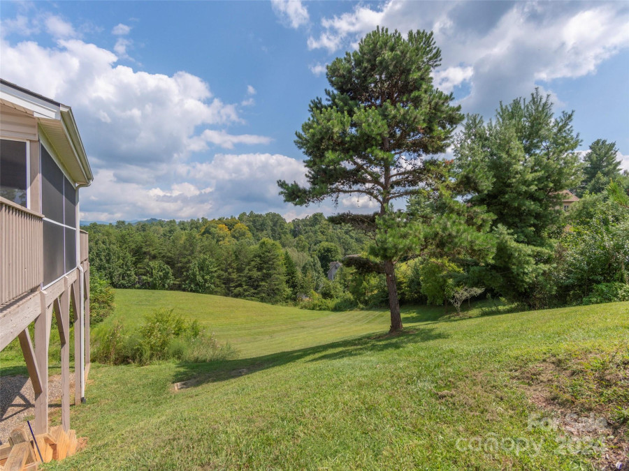 209 Velvet Ln Weaverville, NC 28787