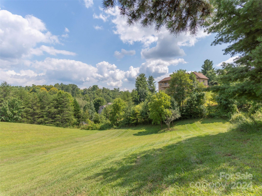 209 Velvet Ln Weaverville, NC 28787