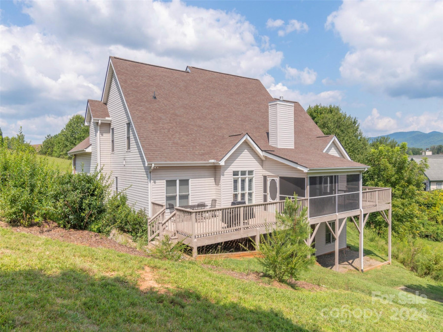 209 Velvet Ln Weaverville, NC 28787