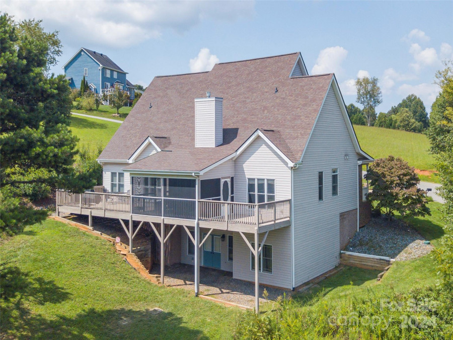 209 Velvet Ln Weaverville, NC 28787