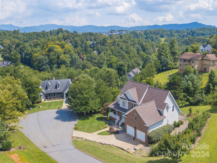 209 Velvet Ln Weaverville, NC 28787