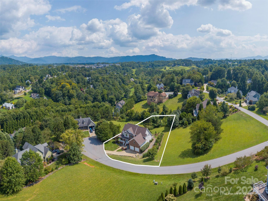 209 Velvet Ln Weaverville, NC 28787