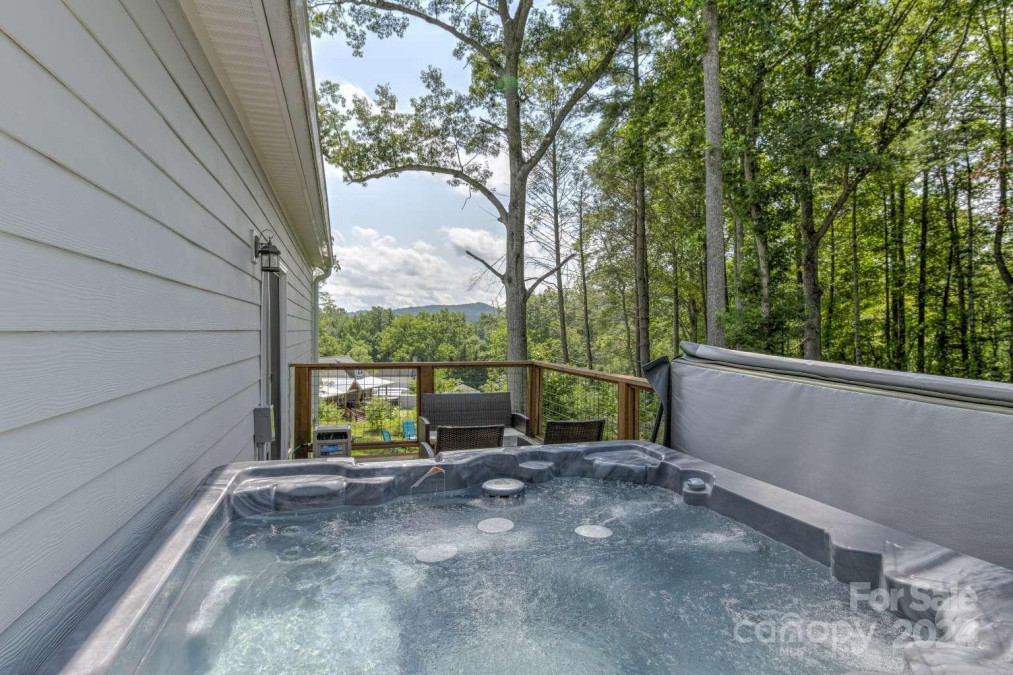 122 Cascade Ridge Rd Fairview, NC 28730