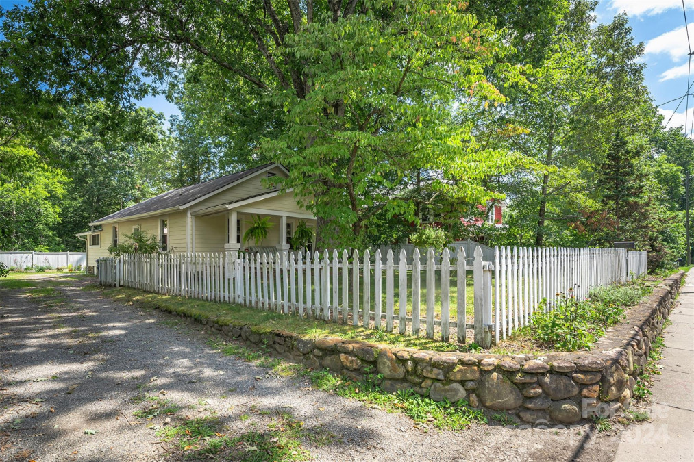 404 Montreat Rd Black Mountain, NC 28711