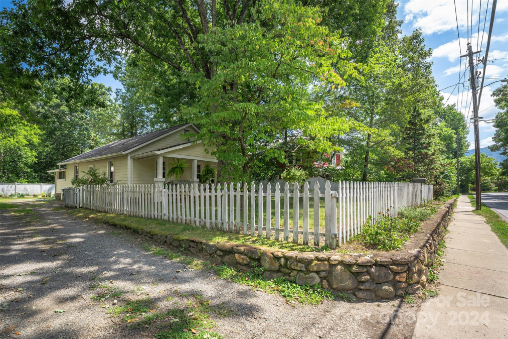 404 Montreat Rd Black Mountain, NC 28711