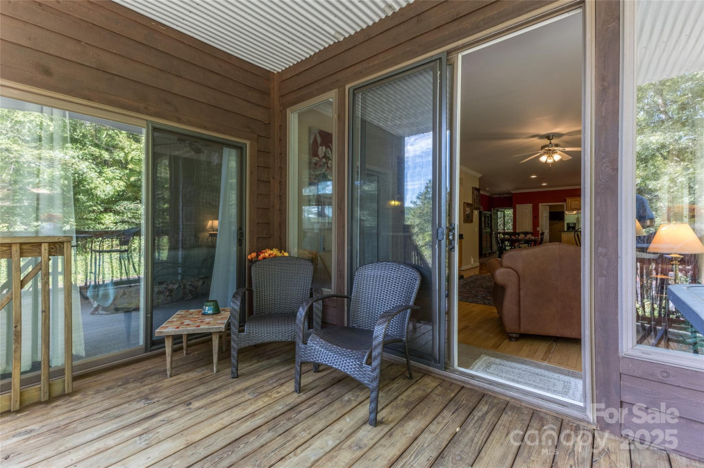 30 Lower Tanglewood Rd Lake Toxaway, NC 28747