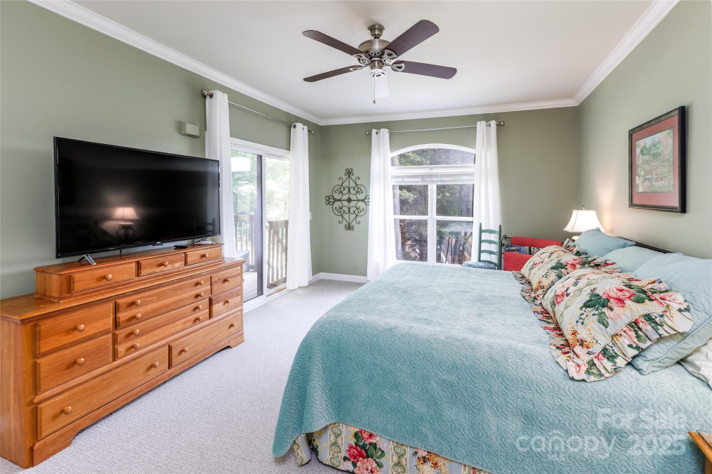 30 Lower Tanglewood Rd Lake Toxaway, NC 28747