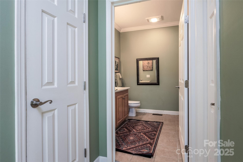 30 Lower Tanglewood Rd Lake Toxaway, NC 28747