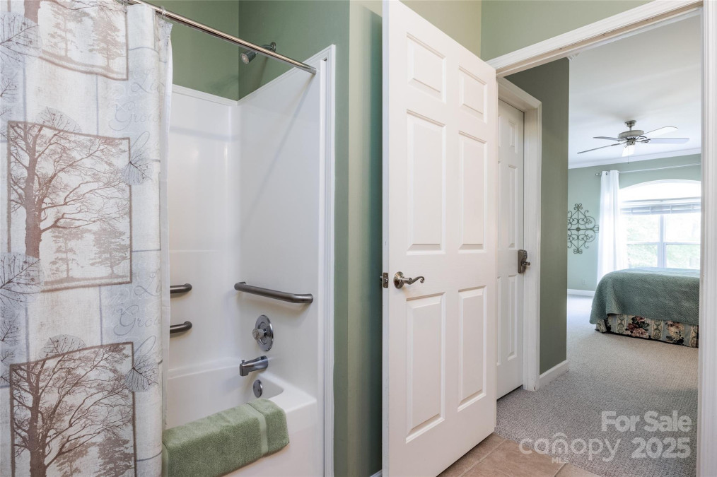 30 Lower Tanglewood Rd Lake Toxaway, NC 28747