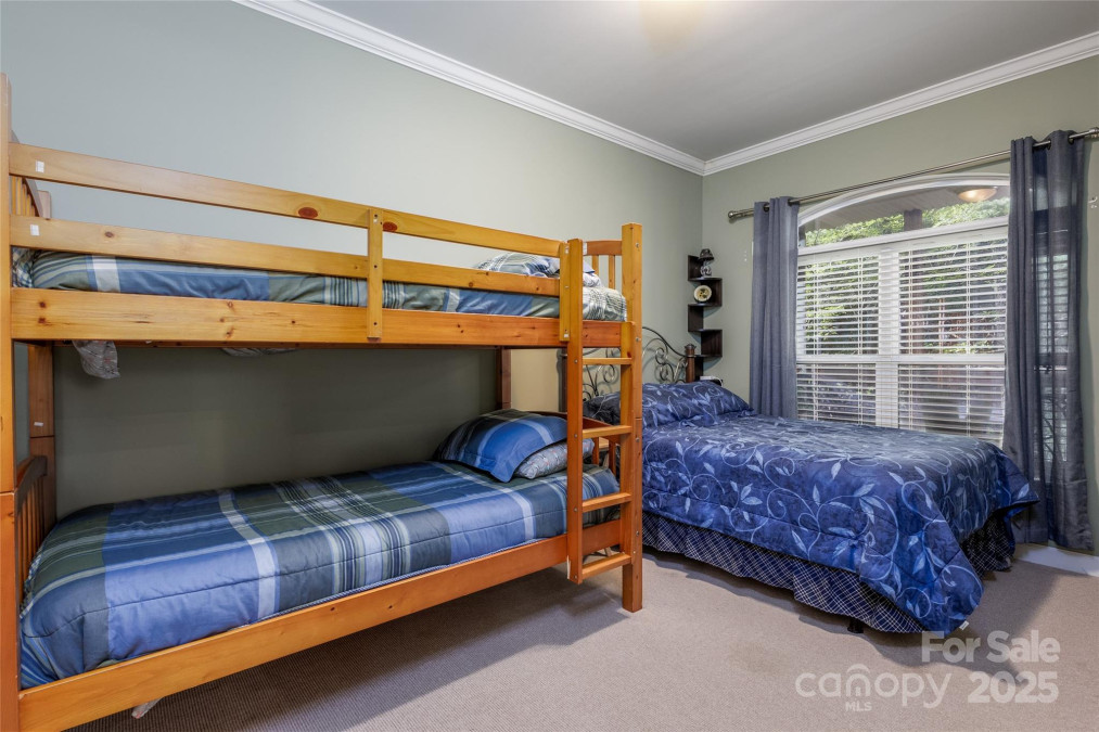 30 Lower Tanglewood Rd Lake Toxaway, NC 28747