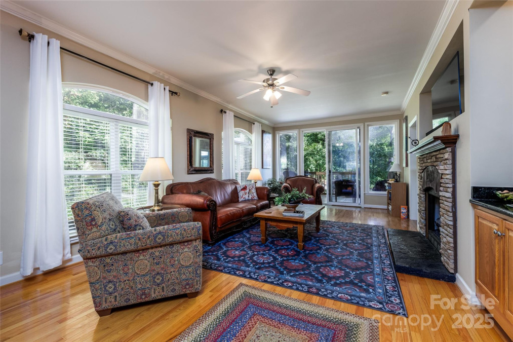 30 Lower Tanglewood Rd Lake Toxaway, NC 28747