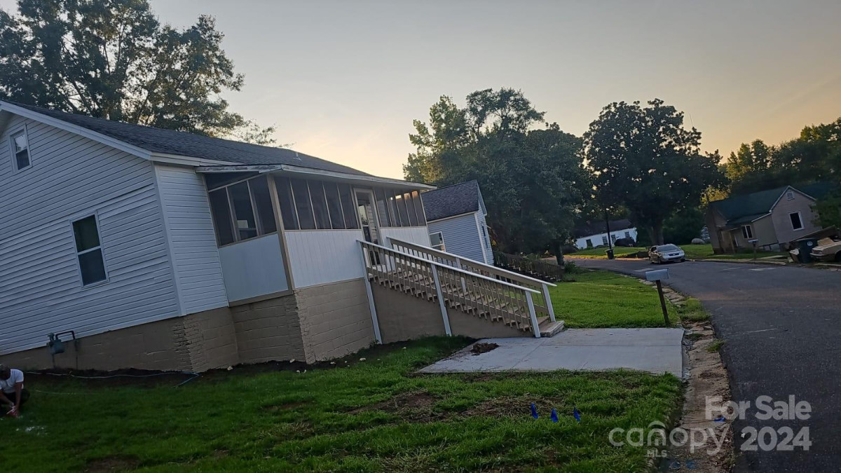 38 Pine St Great Falls, SC 29055