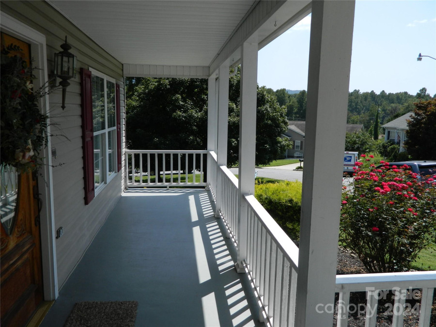 203 Summerfield Ct Lenoir, NC 28645