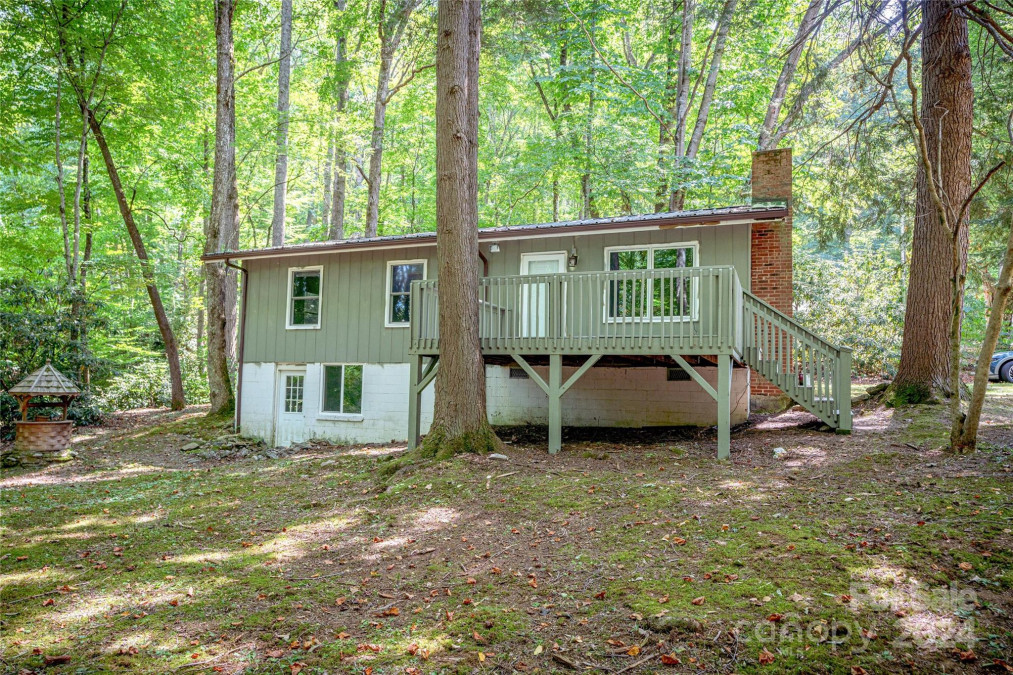 221 Holland Dr Maggie Valley, NC 28751