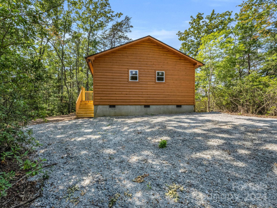 212 Mountain Ridge Dr Lake Lure, NC 28746