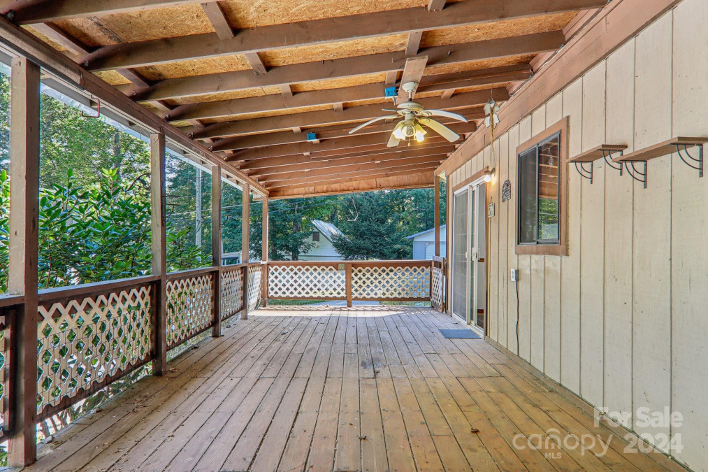 12 Lisa Ln Maggie Valley, NC 28751