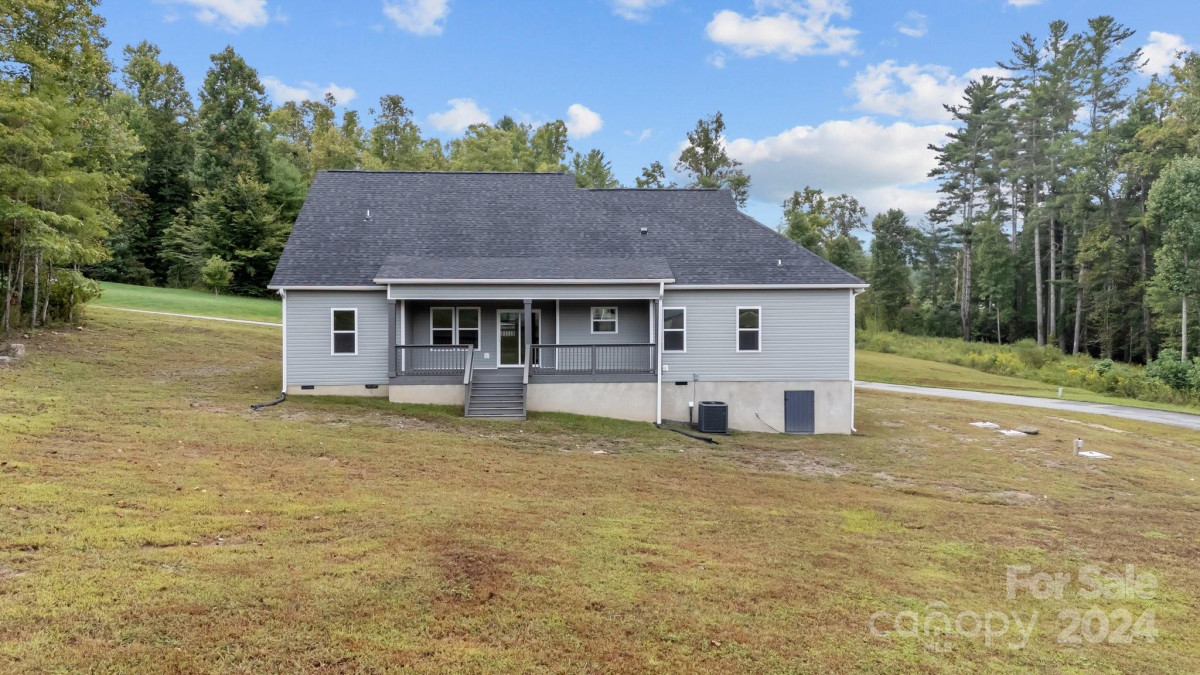 79 Crystal Mountain Dr Hendersonville, NC 28739