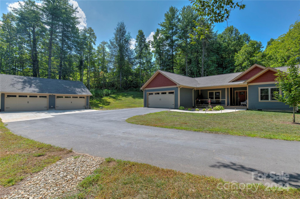 15 Moss Rd Weaverville, NC 28787