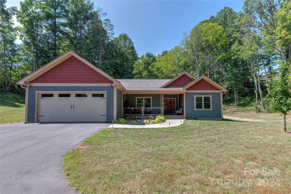 15 Moss Rd Weaverville, NC 28787