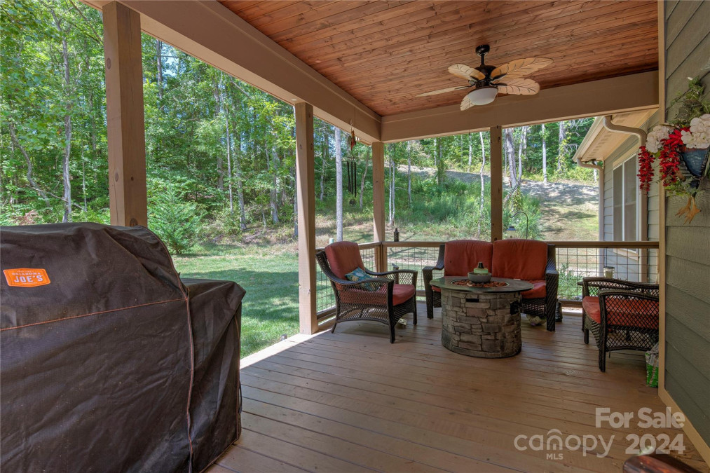 15 Moss Rd Weaverville, NC 28787