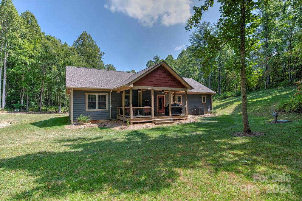 15 Moss Rd Weaverville, NC 28787