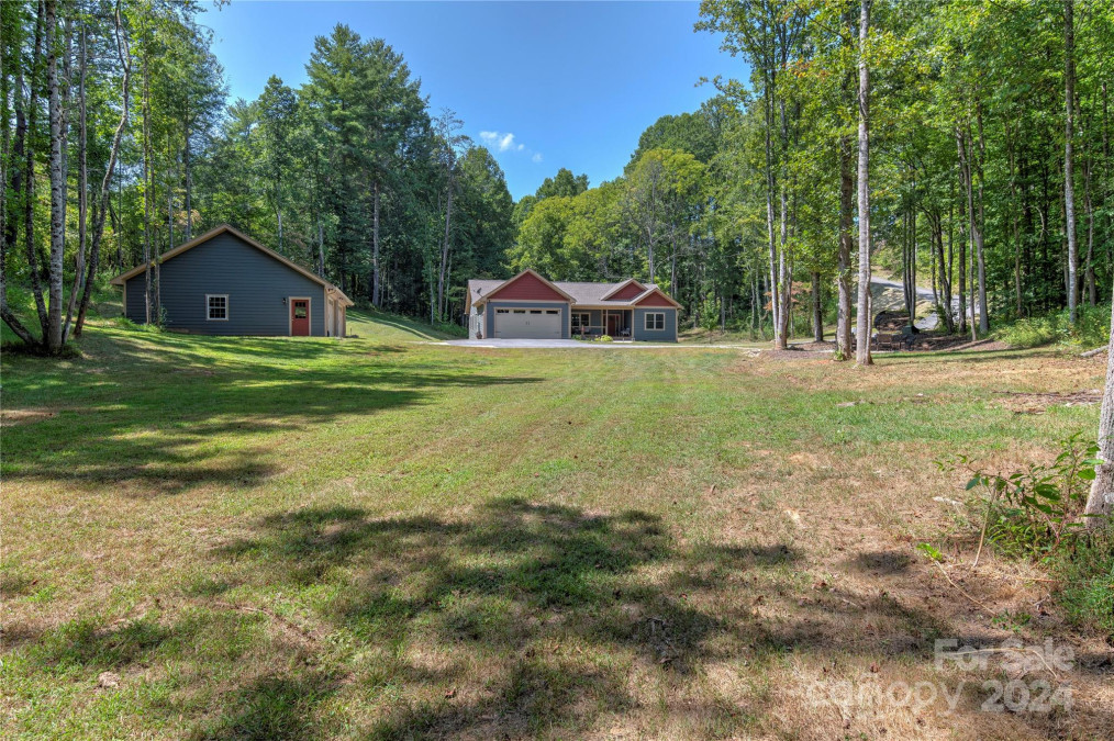 15 Moss Rd Weaverville, NC 28787