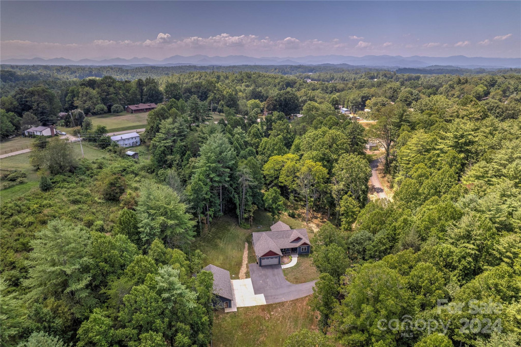 15 Moss Rd Weaverville, NC 28787